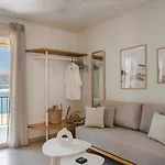 Cavaliere Seafront House - Theseus *