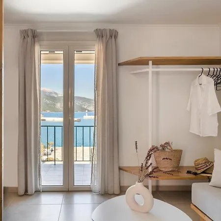 Cavaliere Seafront House - Theseus *