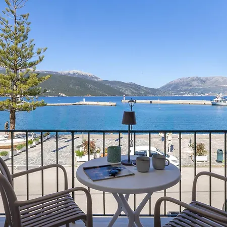 Cavaliere Seafront House - Theseus Semesterbostad Sami (Kefalonia)