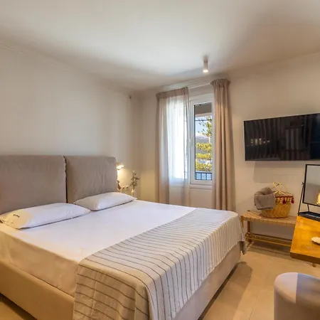 Semesterbostad Cavaliere Seafront House - Theseus *