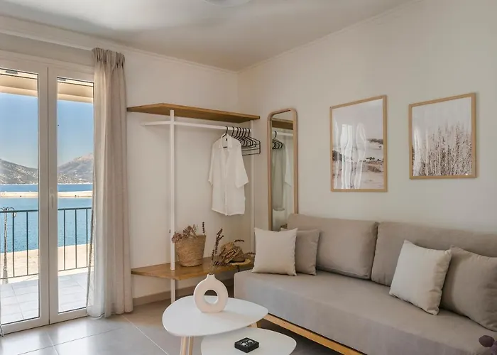 Cavaliere Seafront House - Theseus *