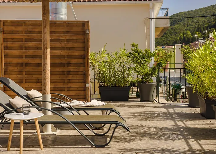 Cavaliere Seafront House - Theseus